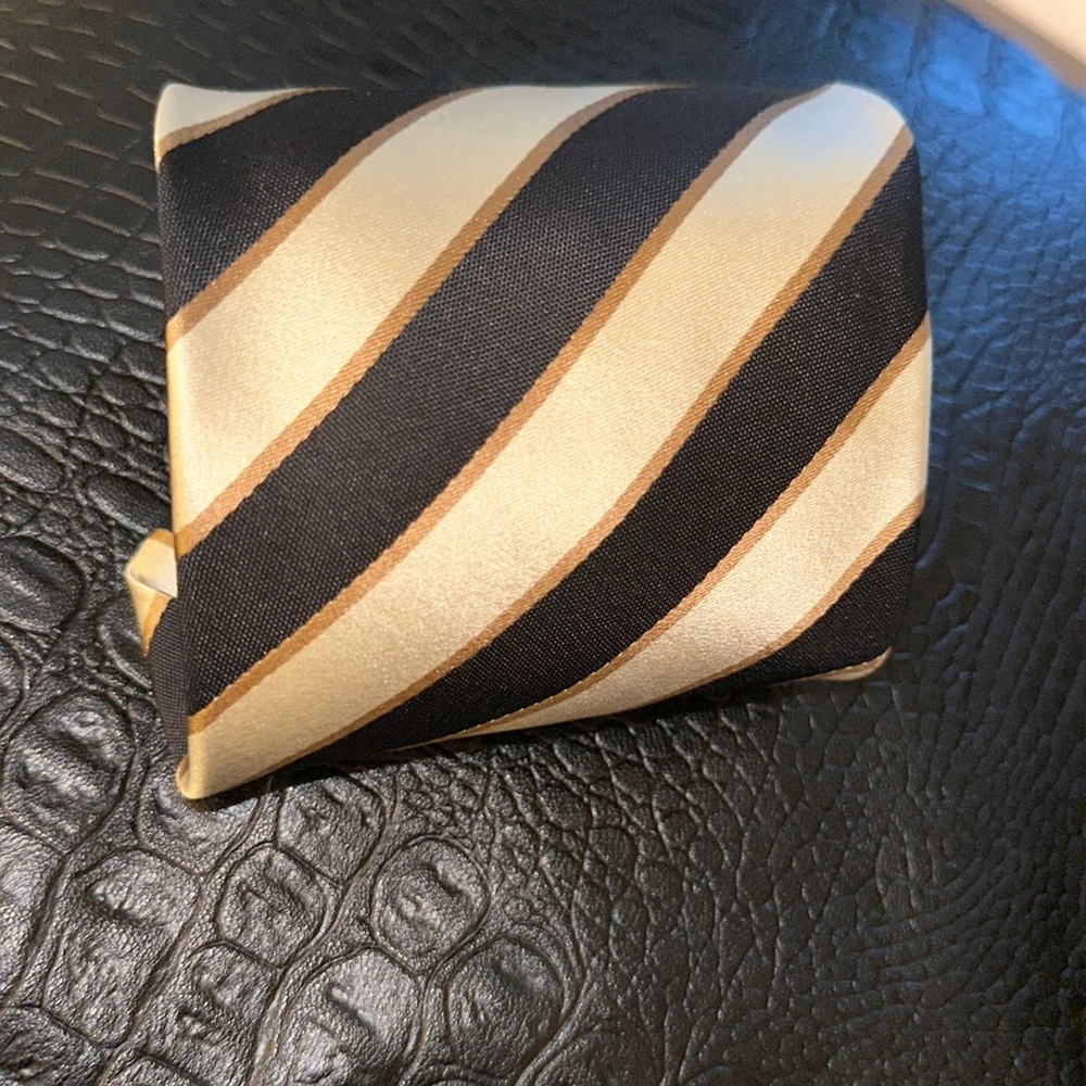 ALEXANDER‎ JULIAN TIE